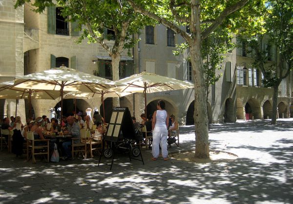 Uzes