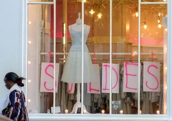 Schlussverkauf Soldes in Paris und Frankreich