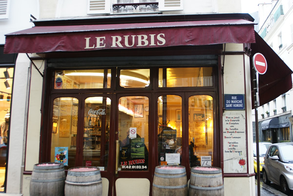 Wunderbar altmodische Weinbar Le Rubis