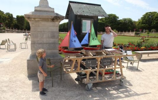 Mini-Segelboote für die Kinder Paris