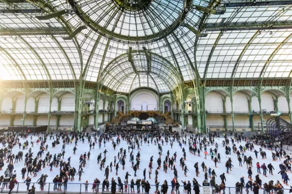 Schlittschuhlaufen im Grand Palais