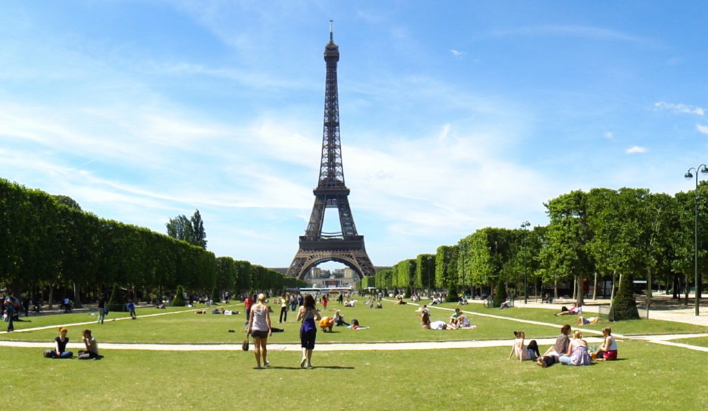 Picknickplätze in Paris Champ de Mars Eiffelturm