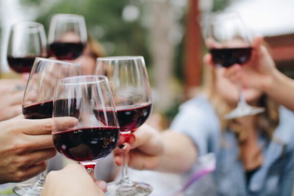 Rote wein im Sommer Rouge d'été