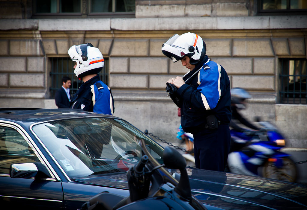  Pariser Fahrpolizei Mit dem Auto nach Paris: praktische Tipps