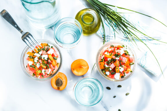 APRIKOSENTARTAR MIT ZIEGENKÄSE UND WASSERMELONE