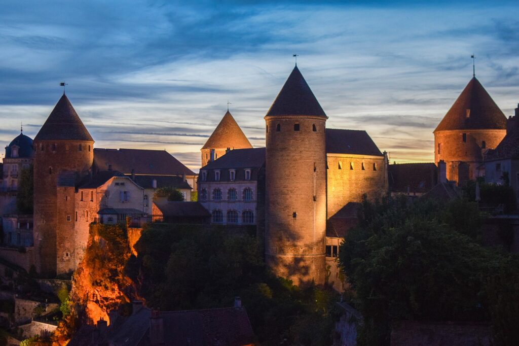 Saumur en Auxois Bourgogne Herbst