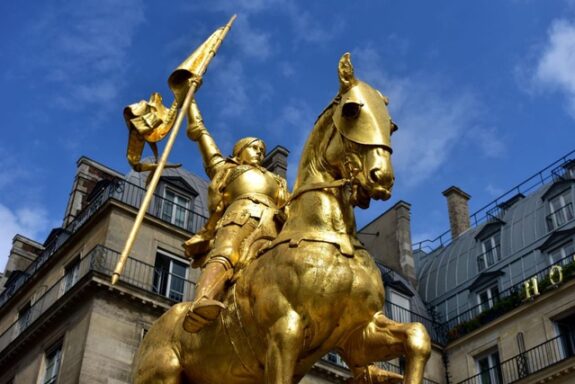 Jeanne d'Arc Place des Pyramides Paris Statue