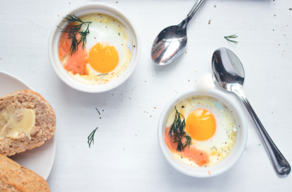 Oeufs cocotte mit Lachs und Dill Rezept