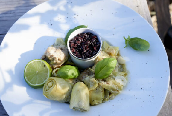 Hähnchen mit Artischocken und Wein rezept