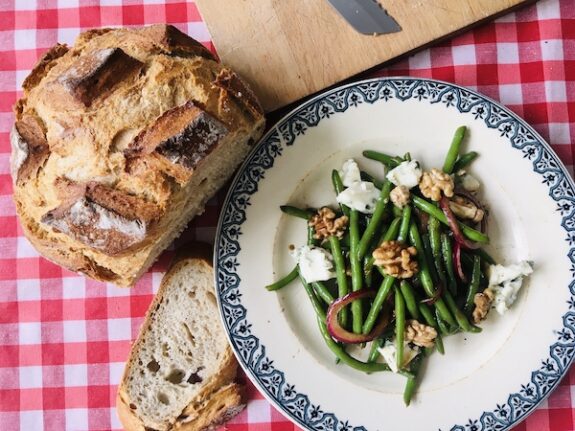 Salat von grünen Bohnen mit Roquefort