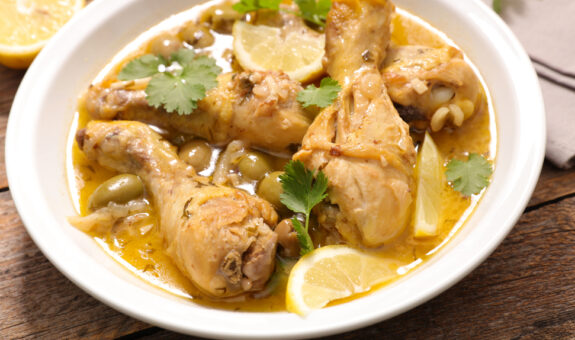 Rezept für Hähnchen-Tajine mit Zitrone und Oliven
