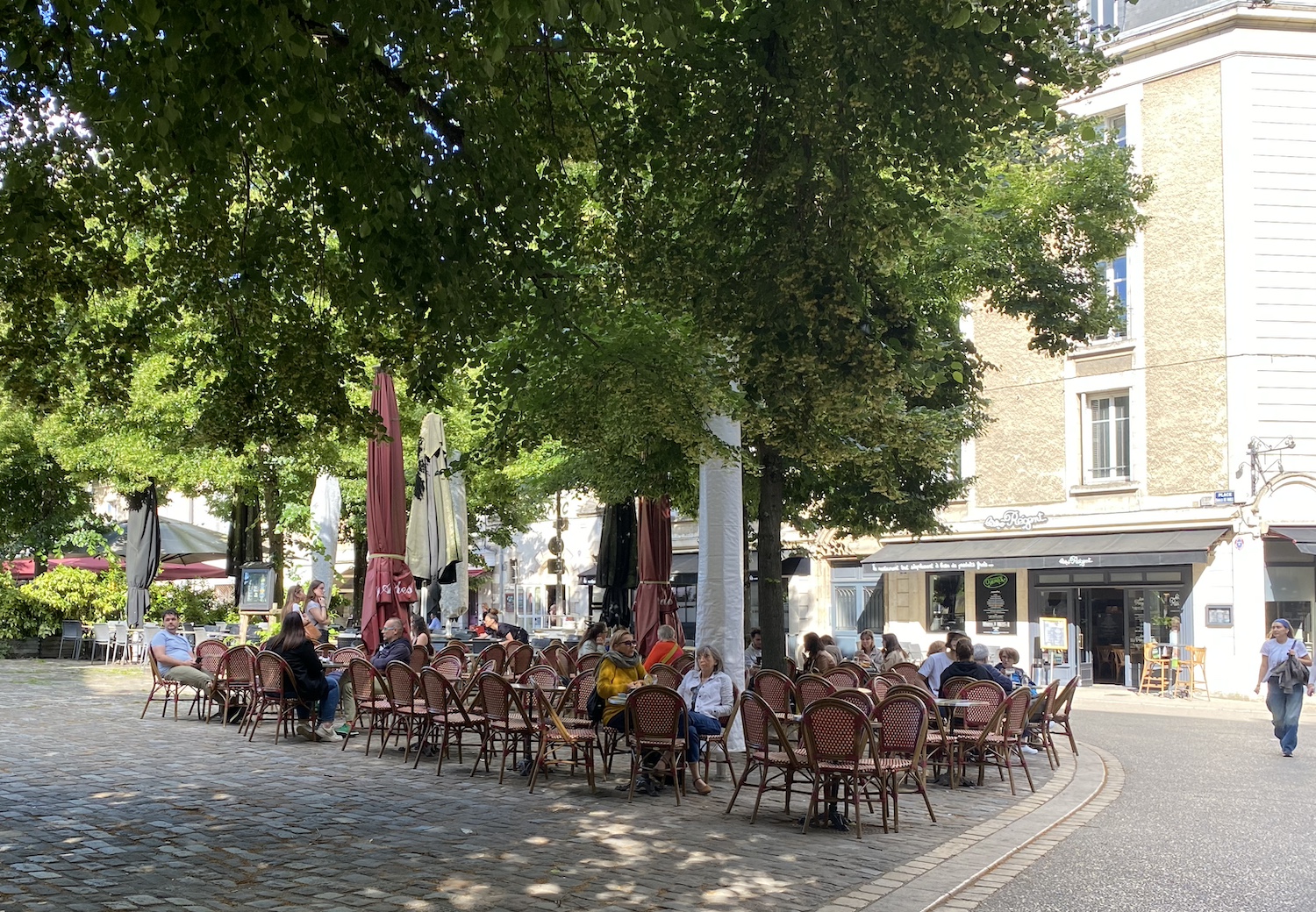 Terras Place de la Notre Dame Poitiers